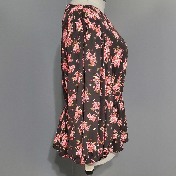 NWT CeCe Blouse Puffy Sleeves Flowy Peplum Black Pink Flowers - Picture 8 of 10